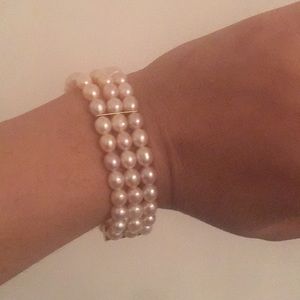 14 kt yellow gold pearl bracelet ( real pearls)